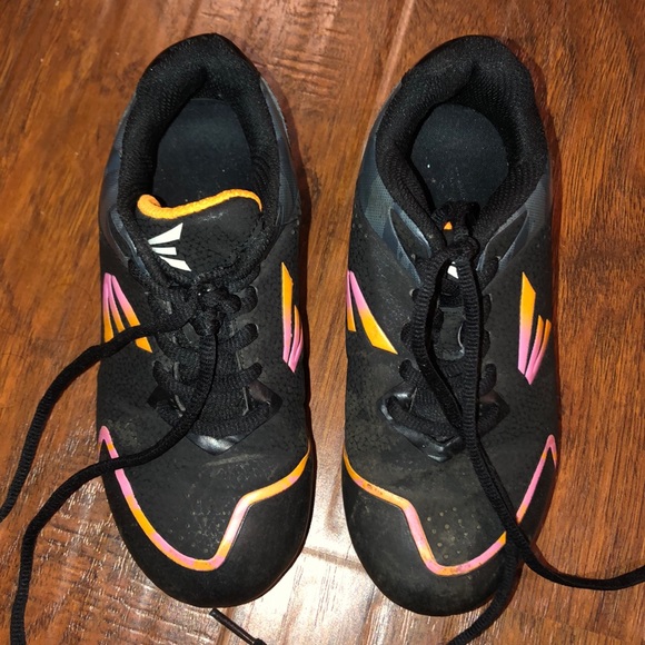 Easton girls baseball cleats - Picture 1 of 2